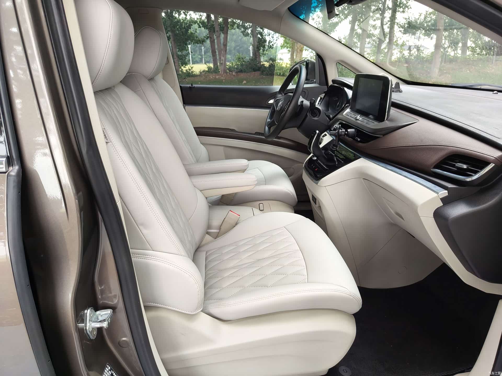 Buick GL8, 2022 11