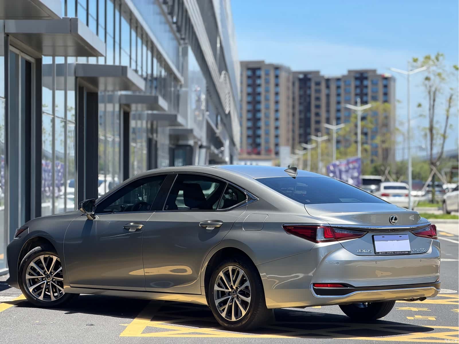 Lexus ES, 2024 4
