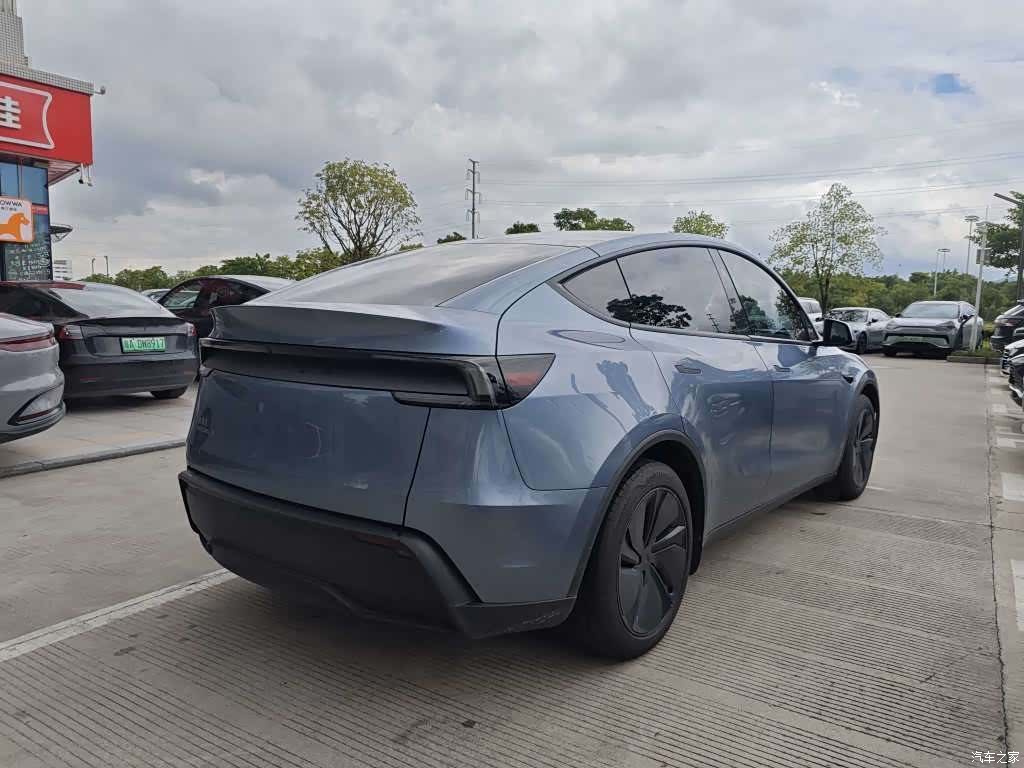 Tesla Model Y, 2025 все фото