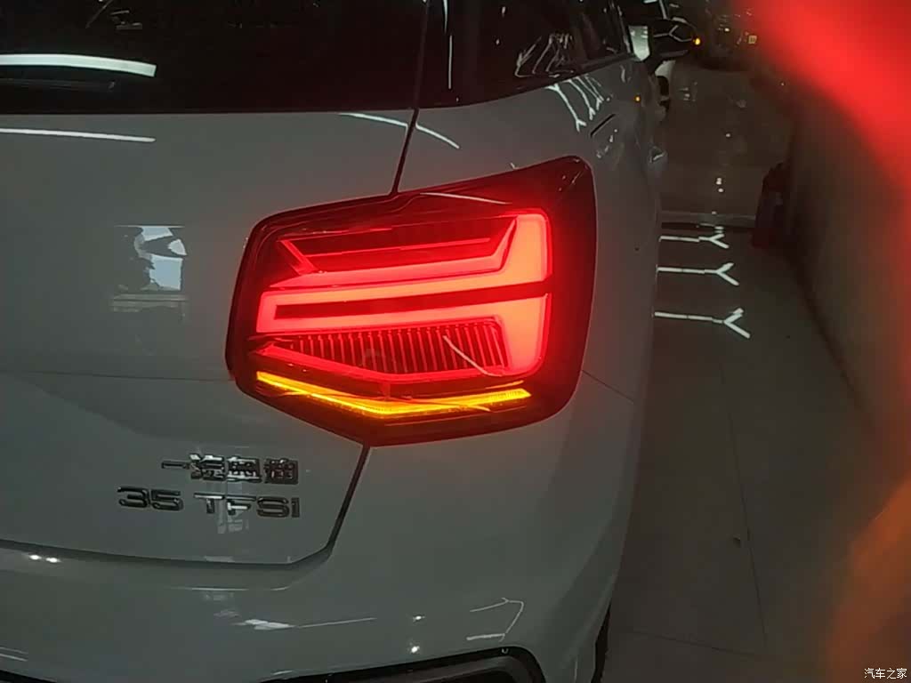 Audi Q2L, 2023 8