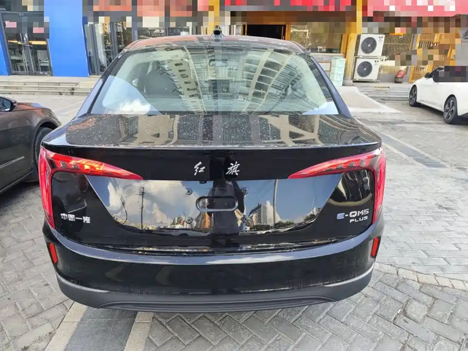 Hongqi E-QM5