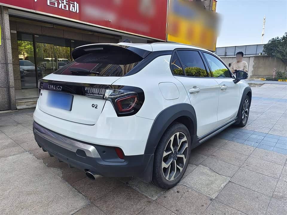 Lynk & Co 02