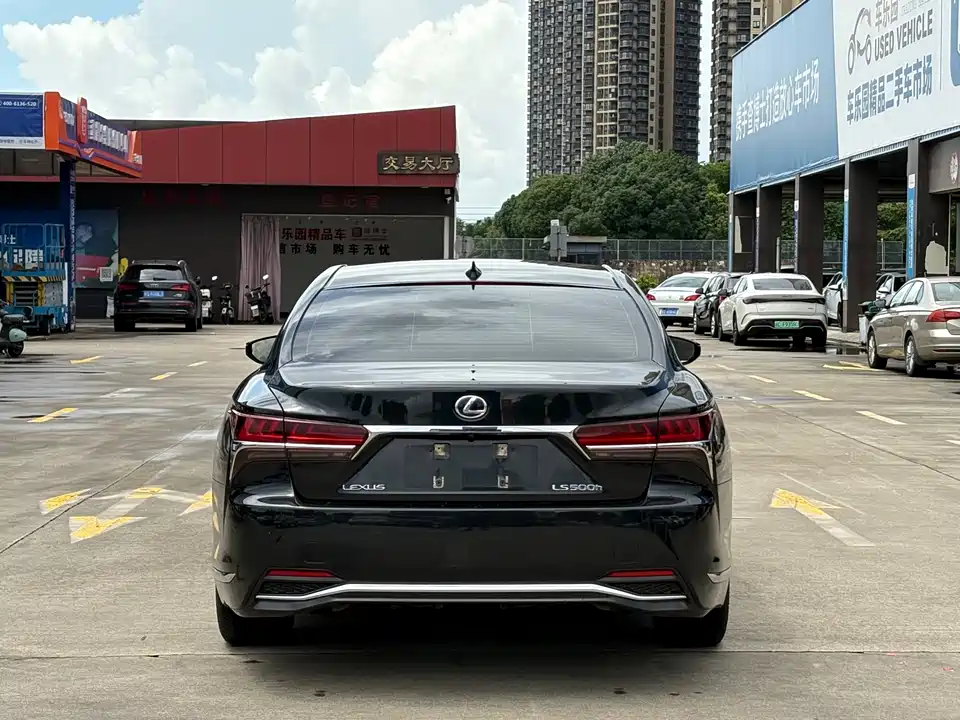 Lexus LS