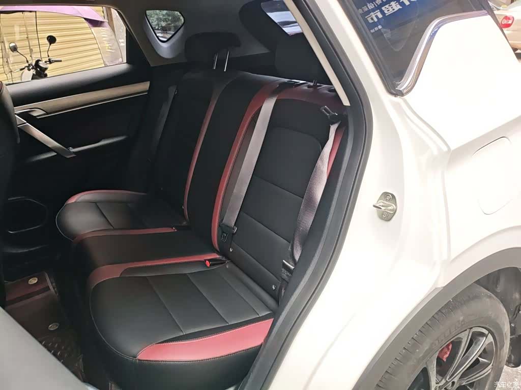 Geely Coolray, 2022 15