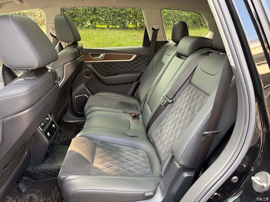 Hongqi HS7, 2021 10