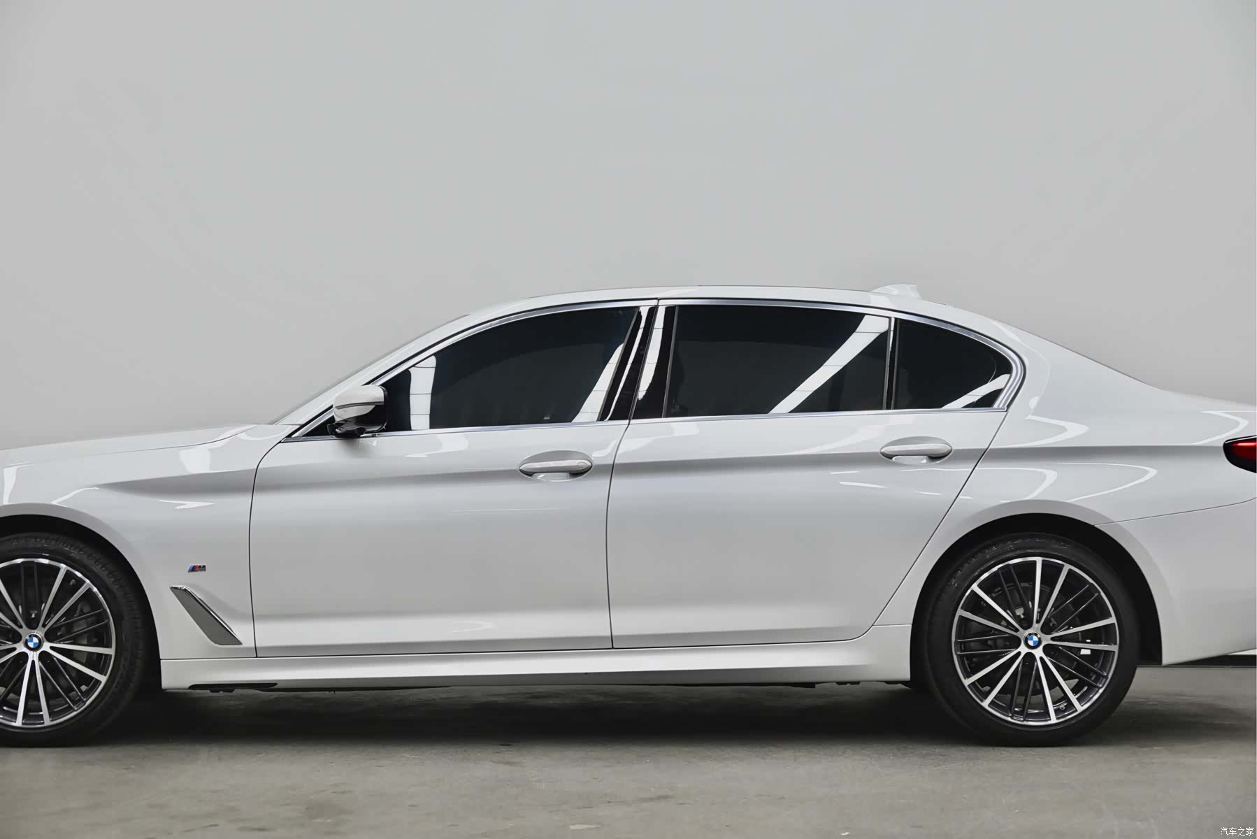BMW 5 Series, 2021 24