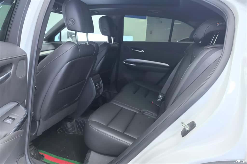 Cadillac XT4, 2021 11