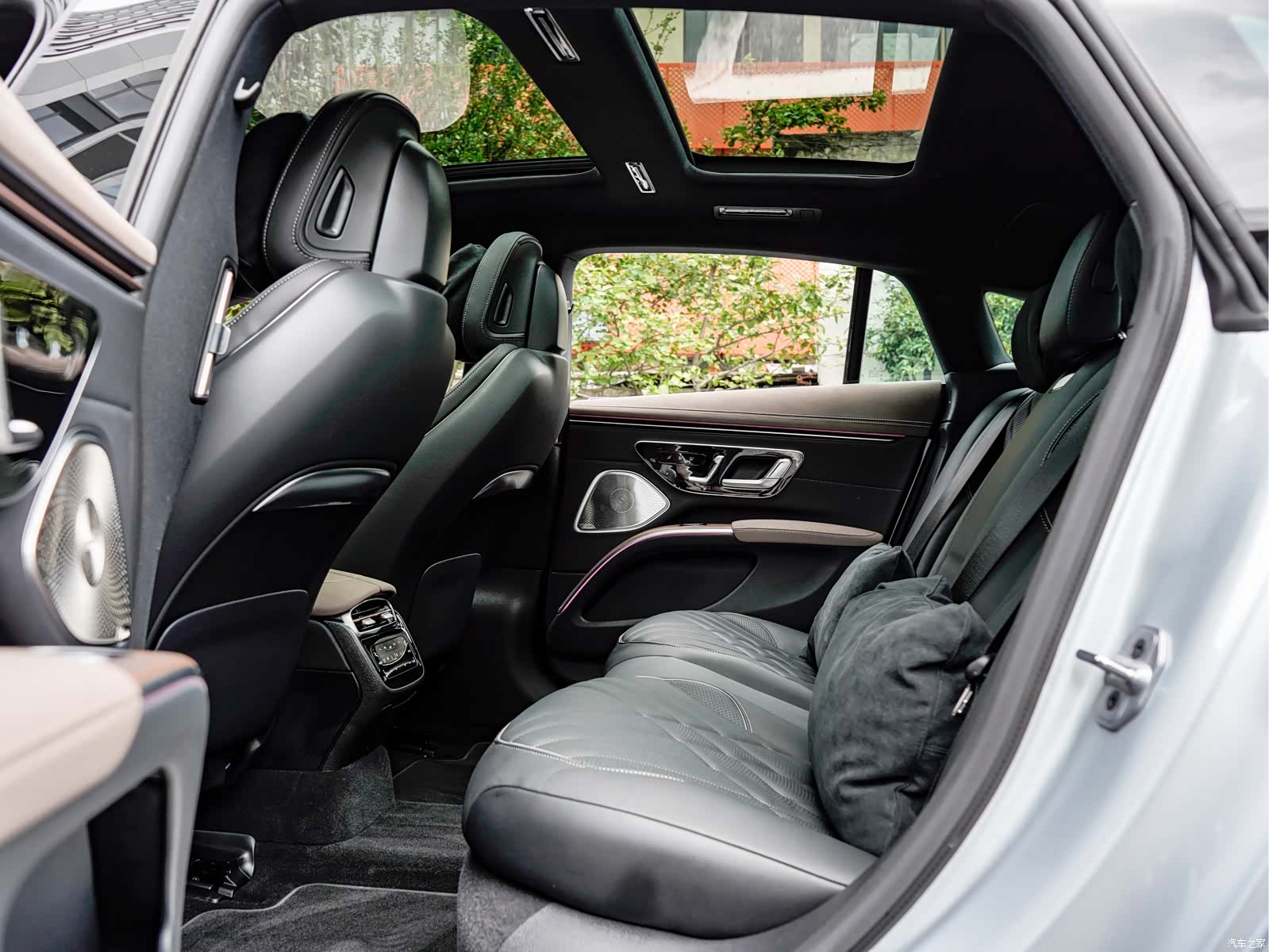 Mercedes-Benz EQS, 2024 10