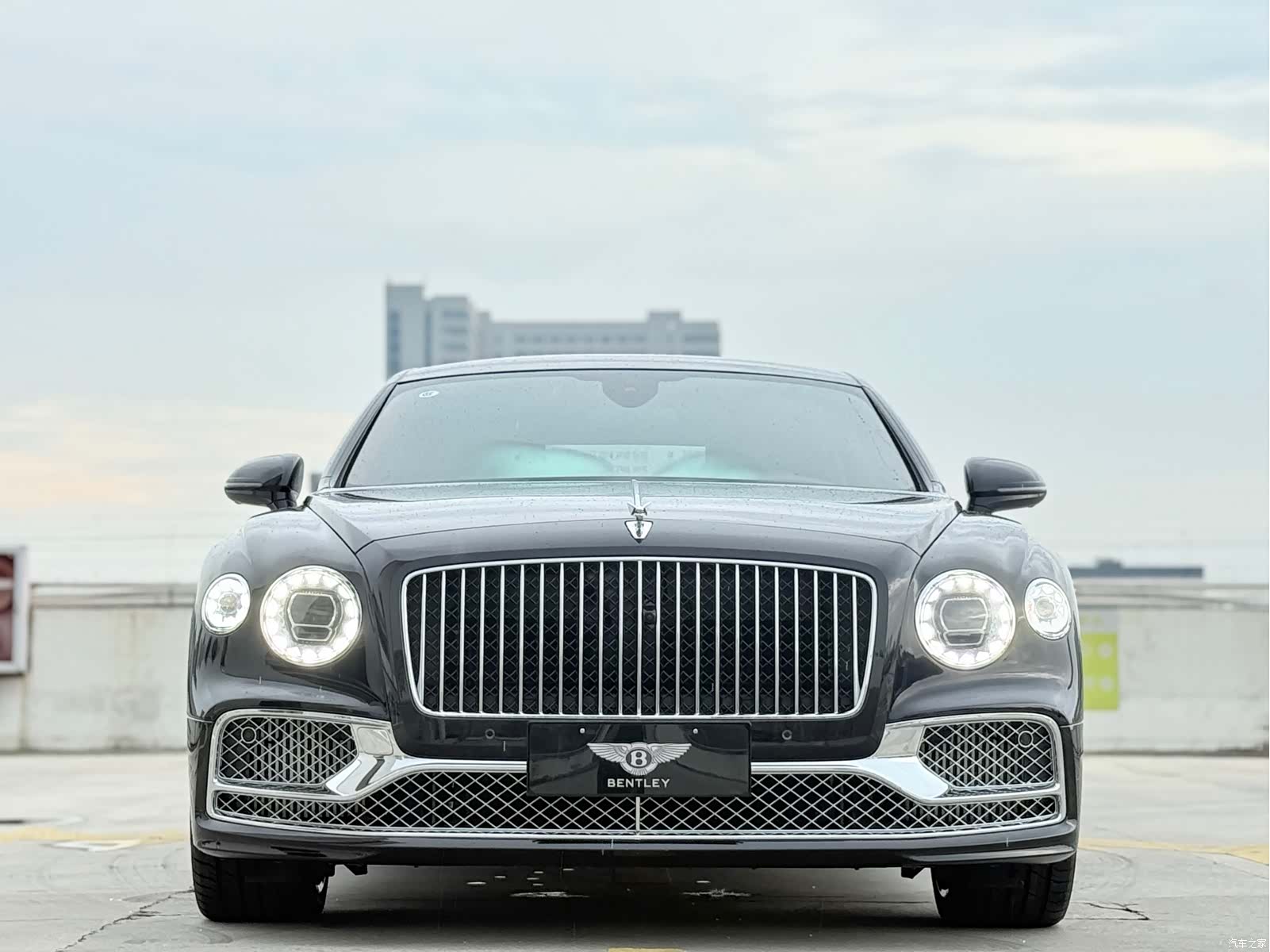 Bentley Flying Spur, 2022 2
