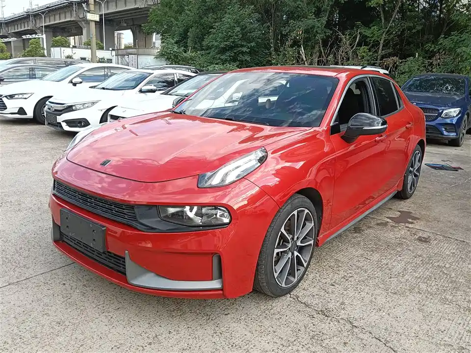 Lynk & Co 03