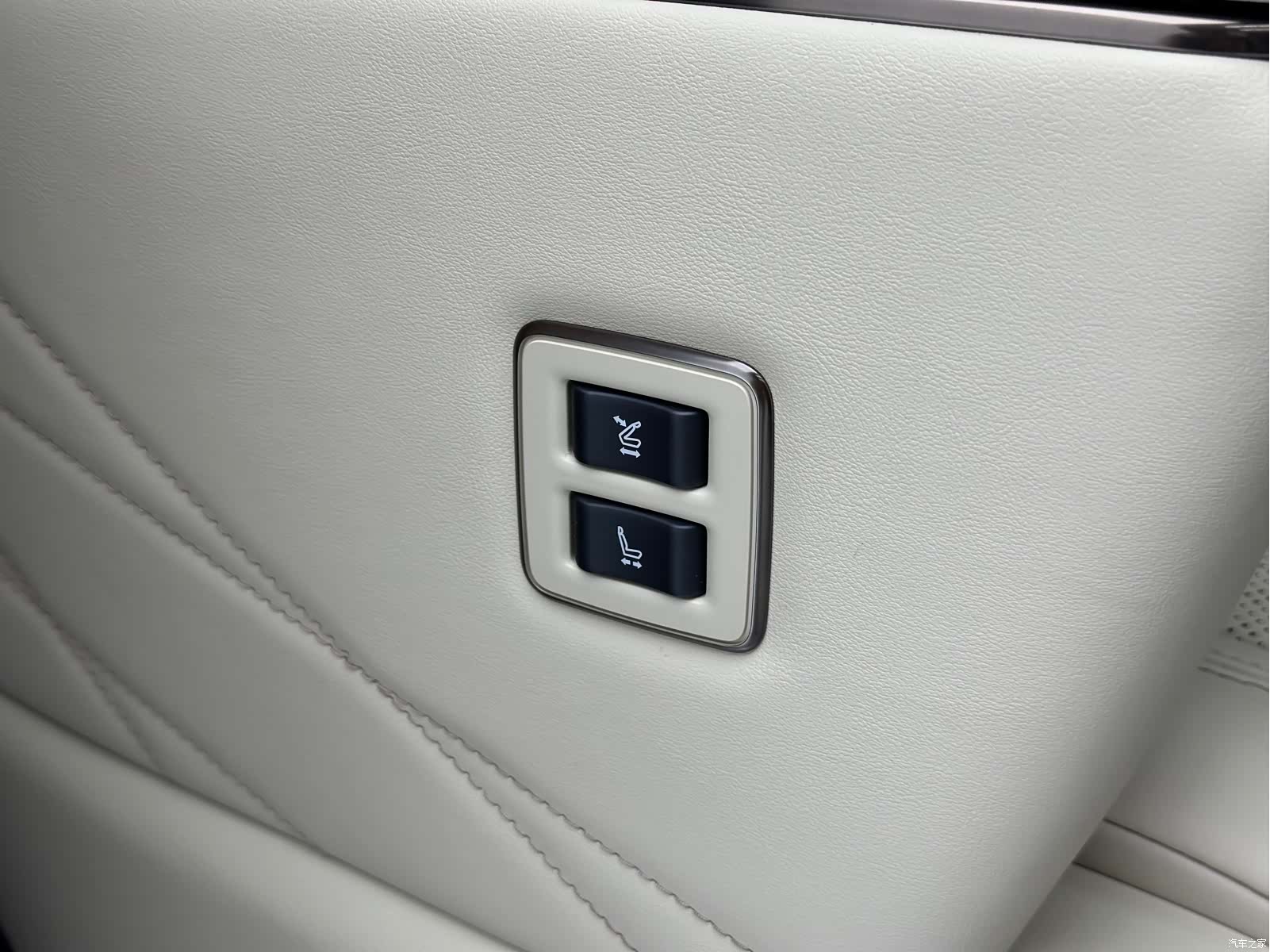 Toyota Alphard, 2023 21