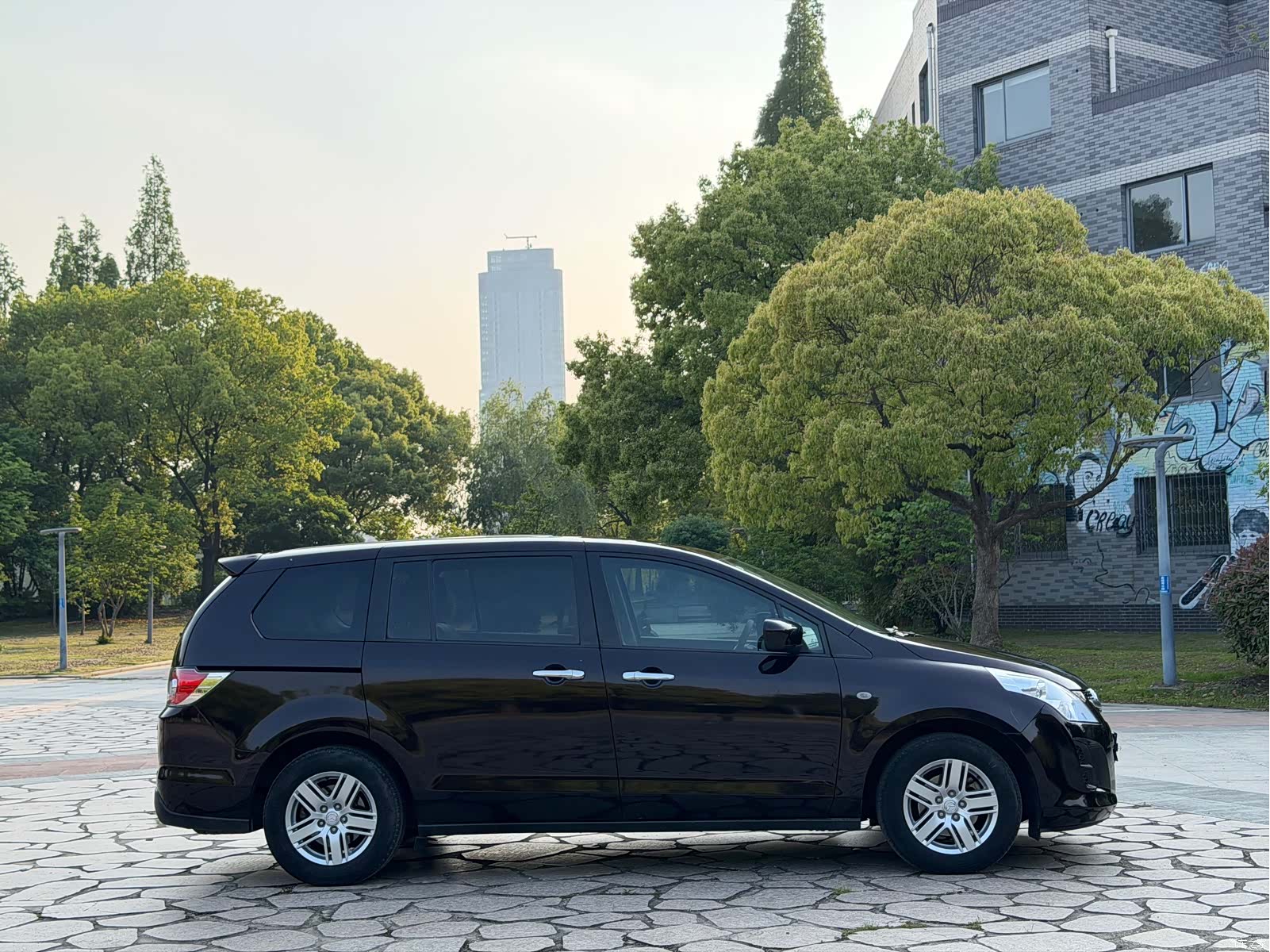 Mazda 8, 2015 4