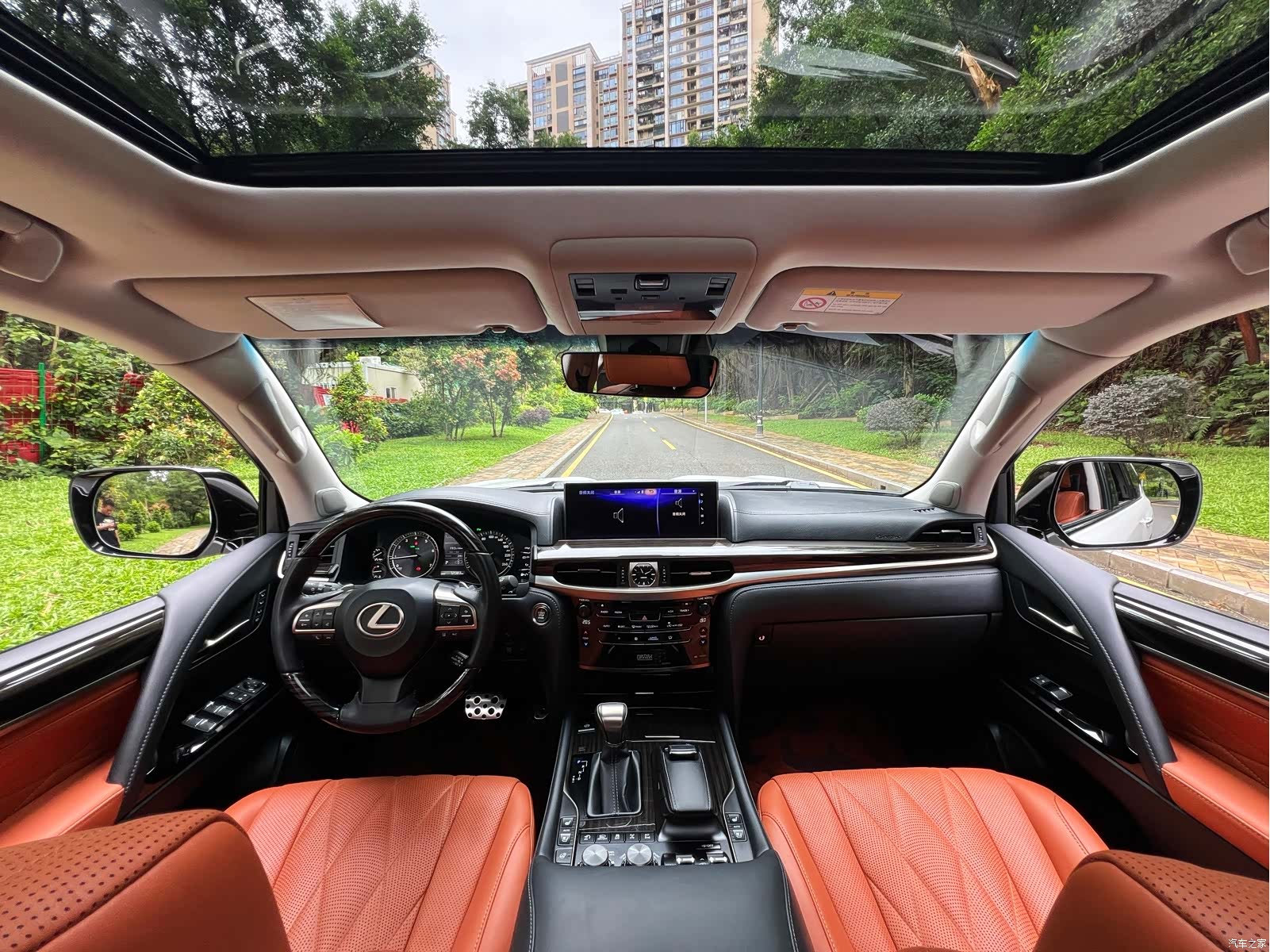 Lexus LX, 2019 4