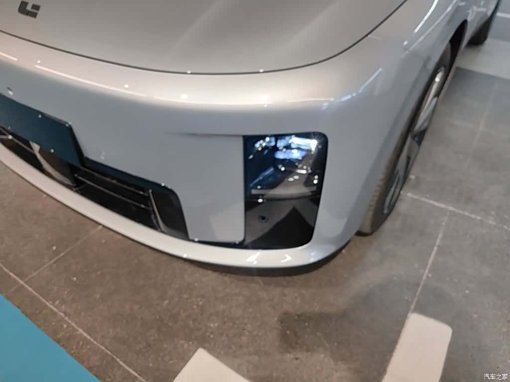 Li Auto i8, 2025 24