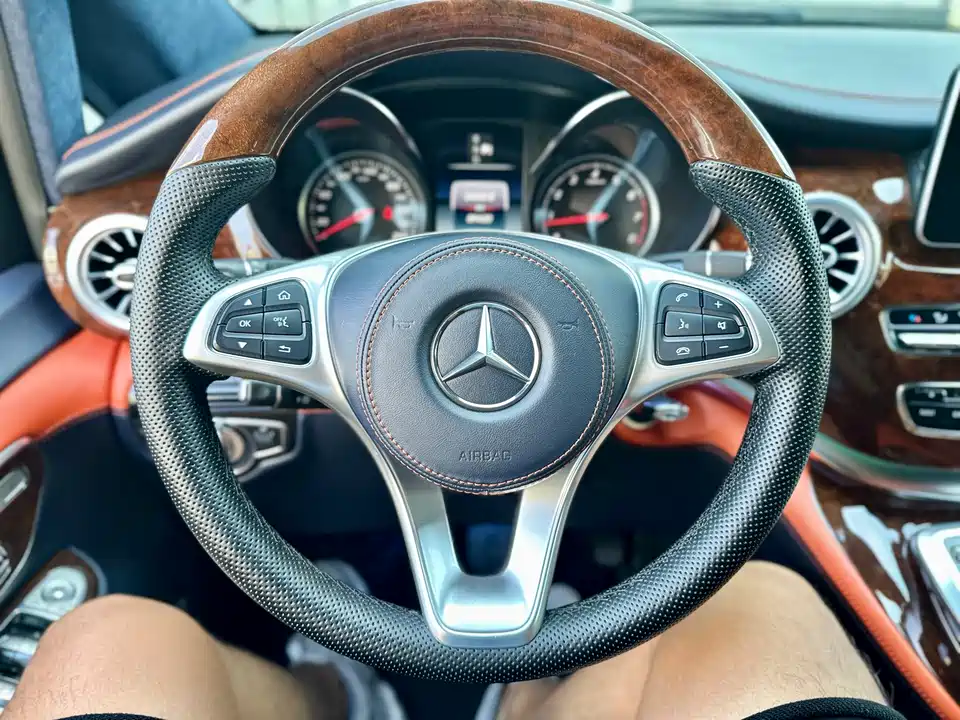 Mercedes-Benz V-class