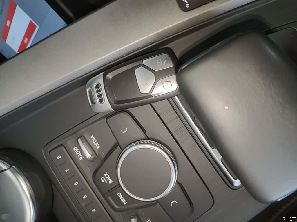 Audi A4L, 2019 9