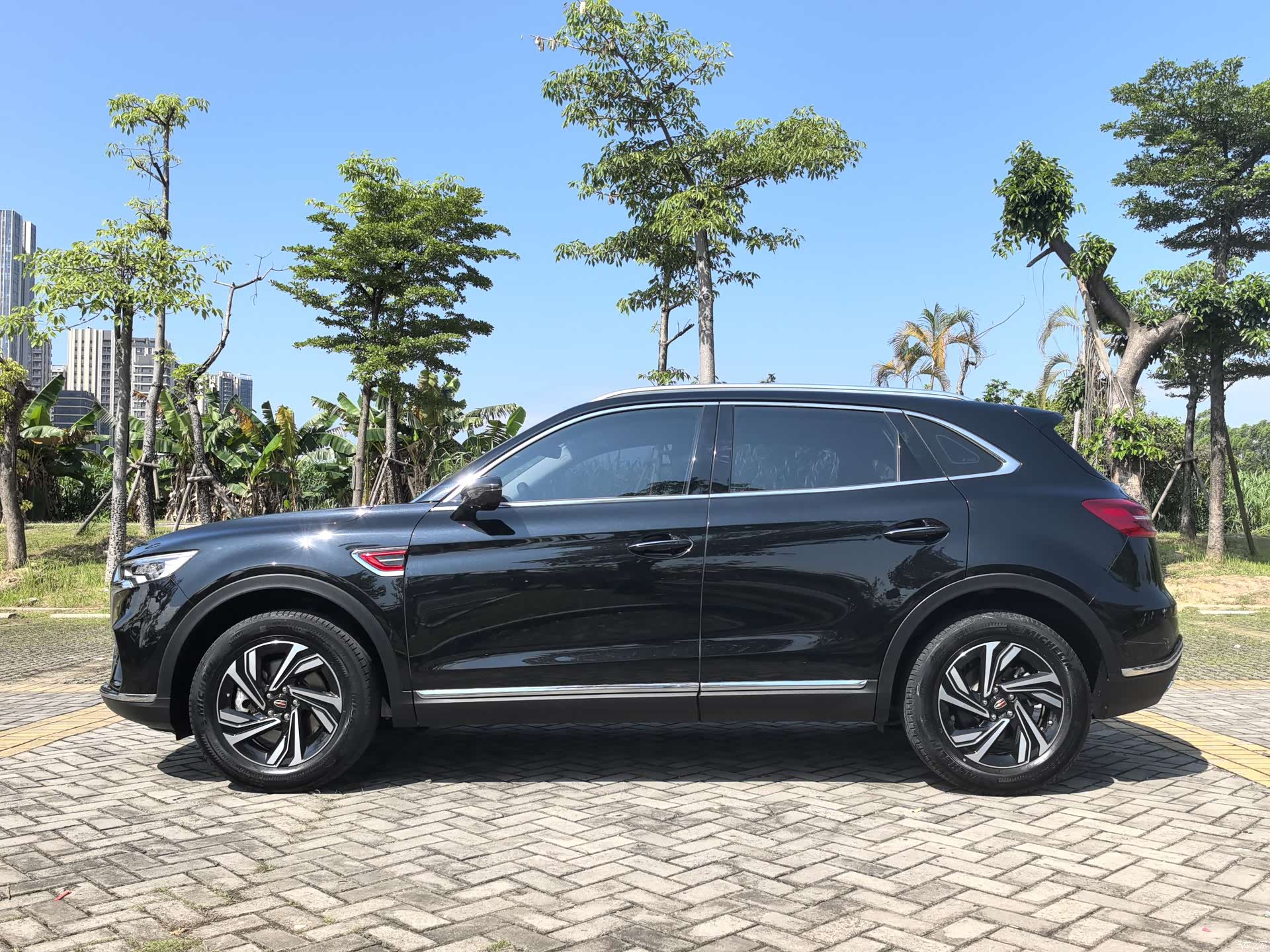 Hongqi HS5, 2022 4