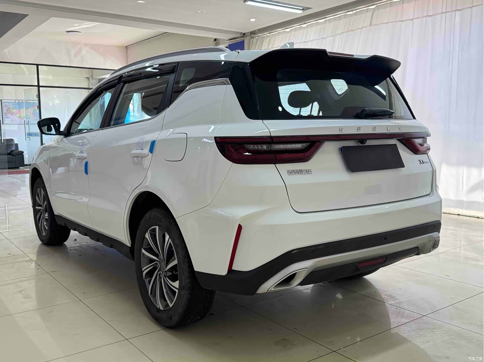 Geely X6, 2022 4