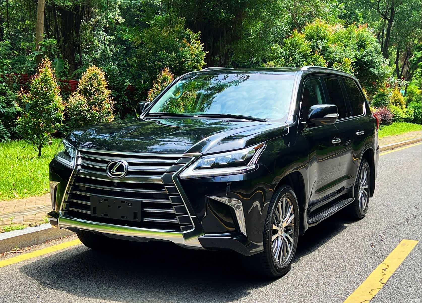 Lexus LX, 2016 1