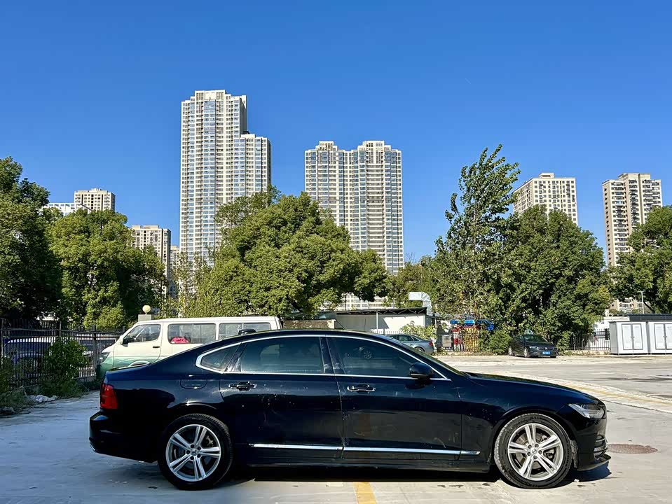 Volvo S90