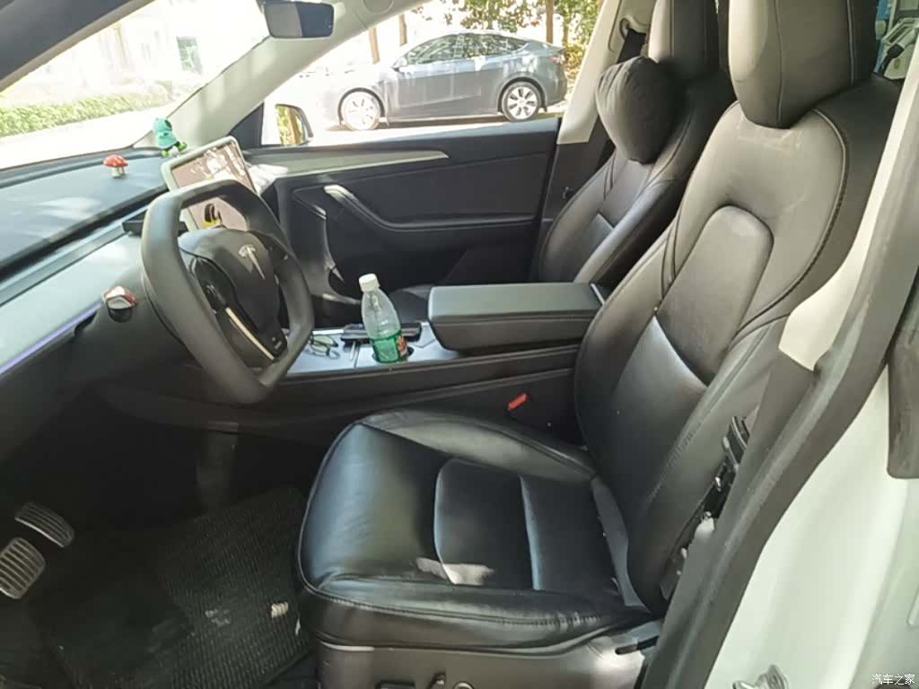 Tesla Model Y, 2022 15