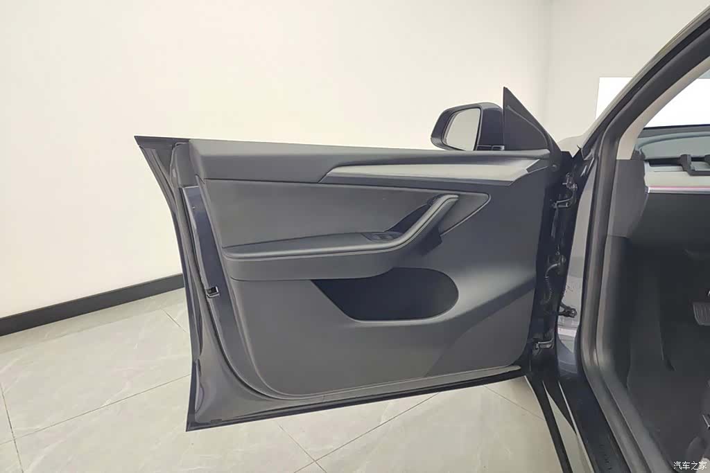 Tesla Model Y, 2024 7