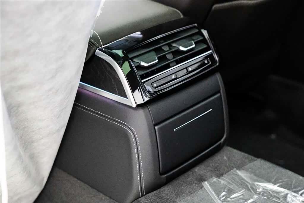 Audi A8L, 2025 12
