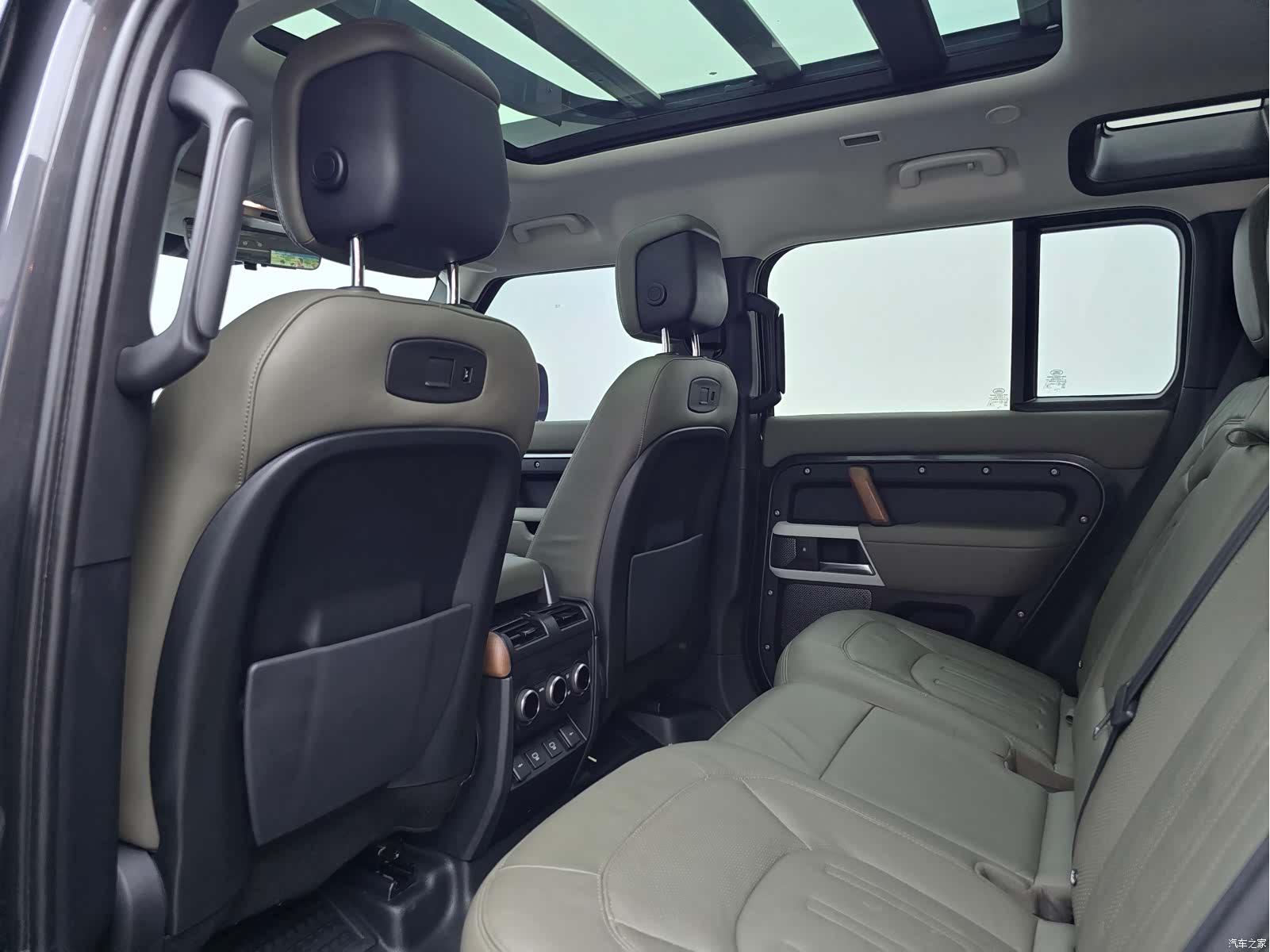 Land Rover Defender, 2021 19