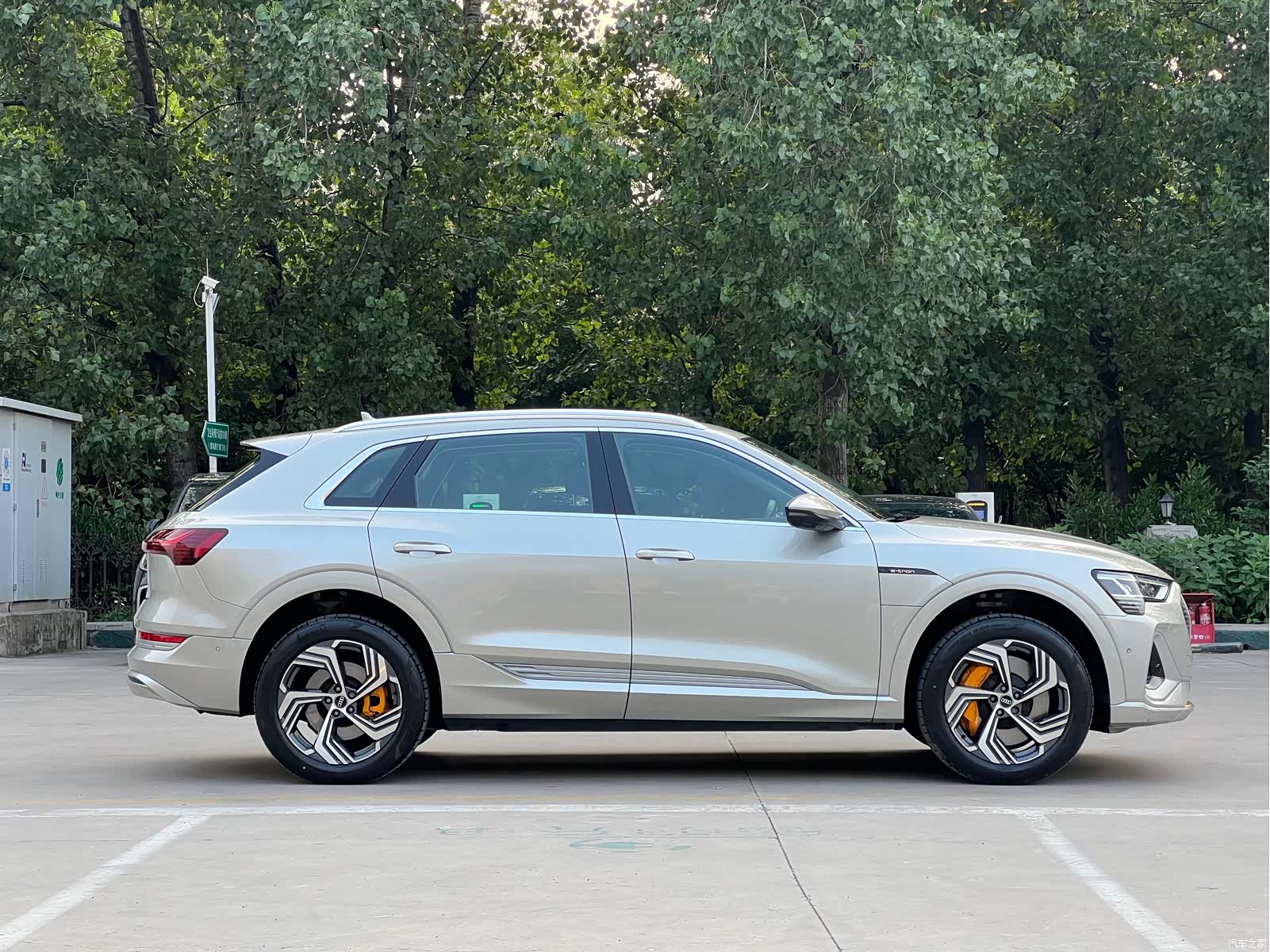 Audi e-tron, 2022 6
