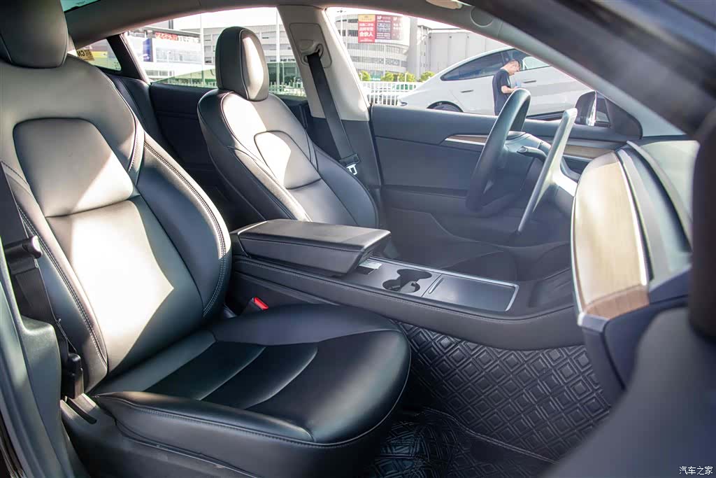 Tesla Model 3, 2023 15