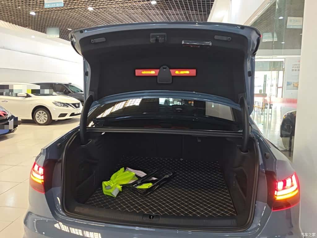 Audi A4L, 2023 15