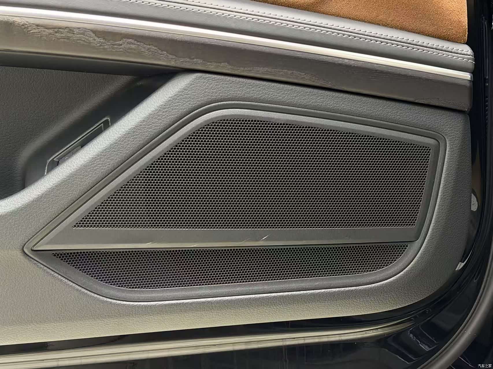 Audi A8L, 2023 25