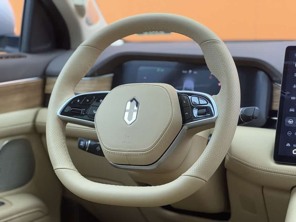 AITO Ask the world M7