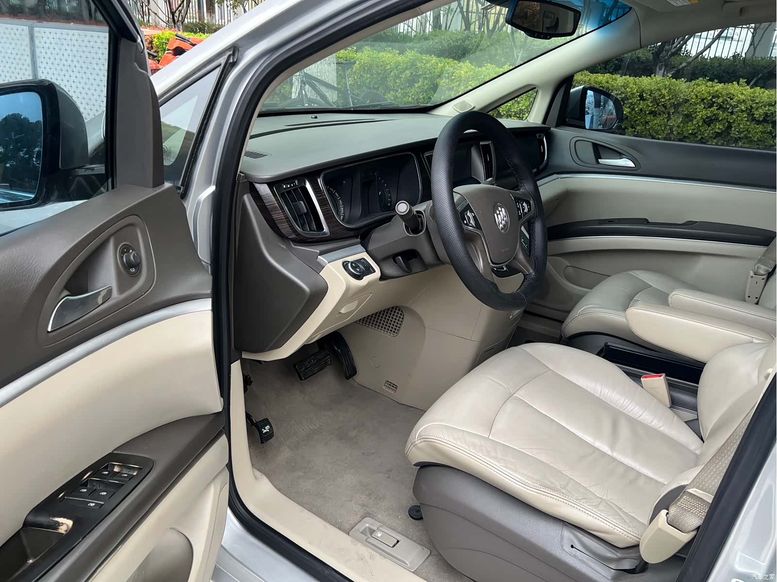 Buick GL8, 2014 8