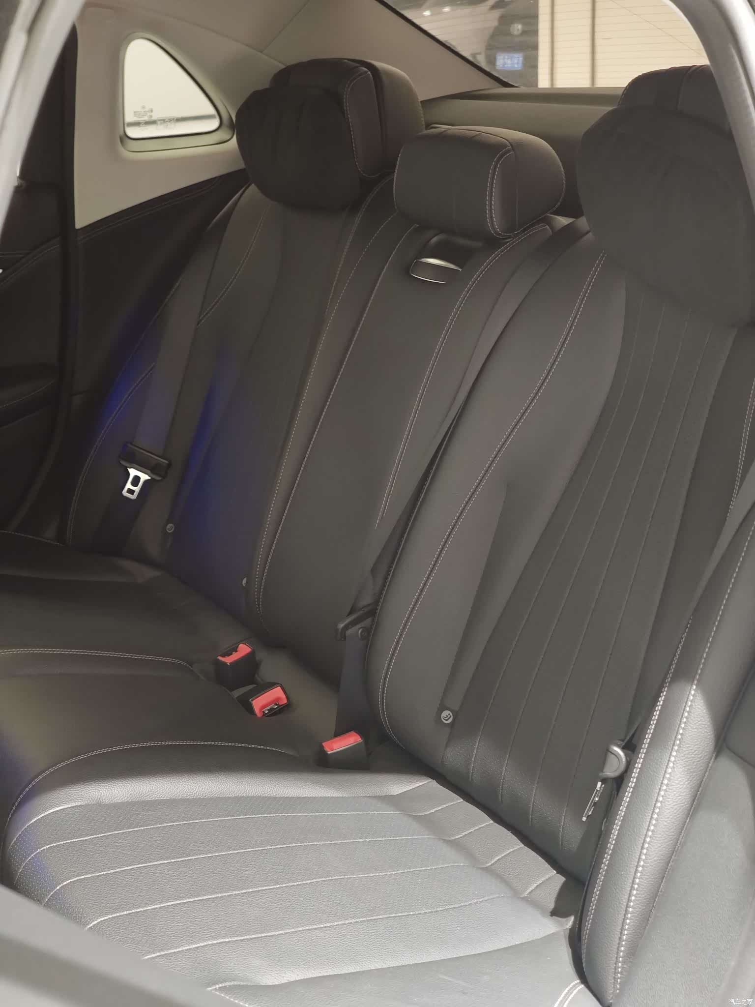 Mercedes-Benz E-Class, 2021 12