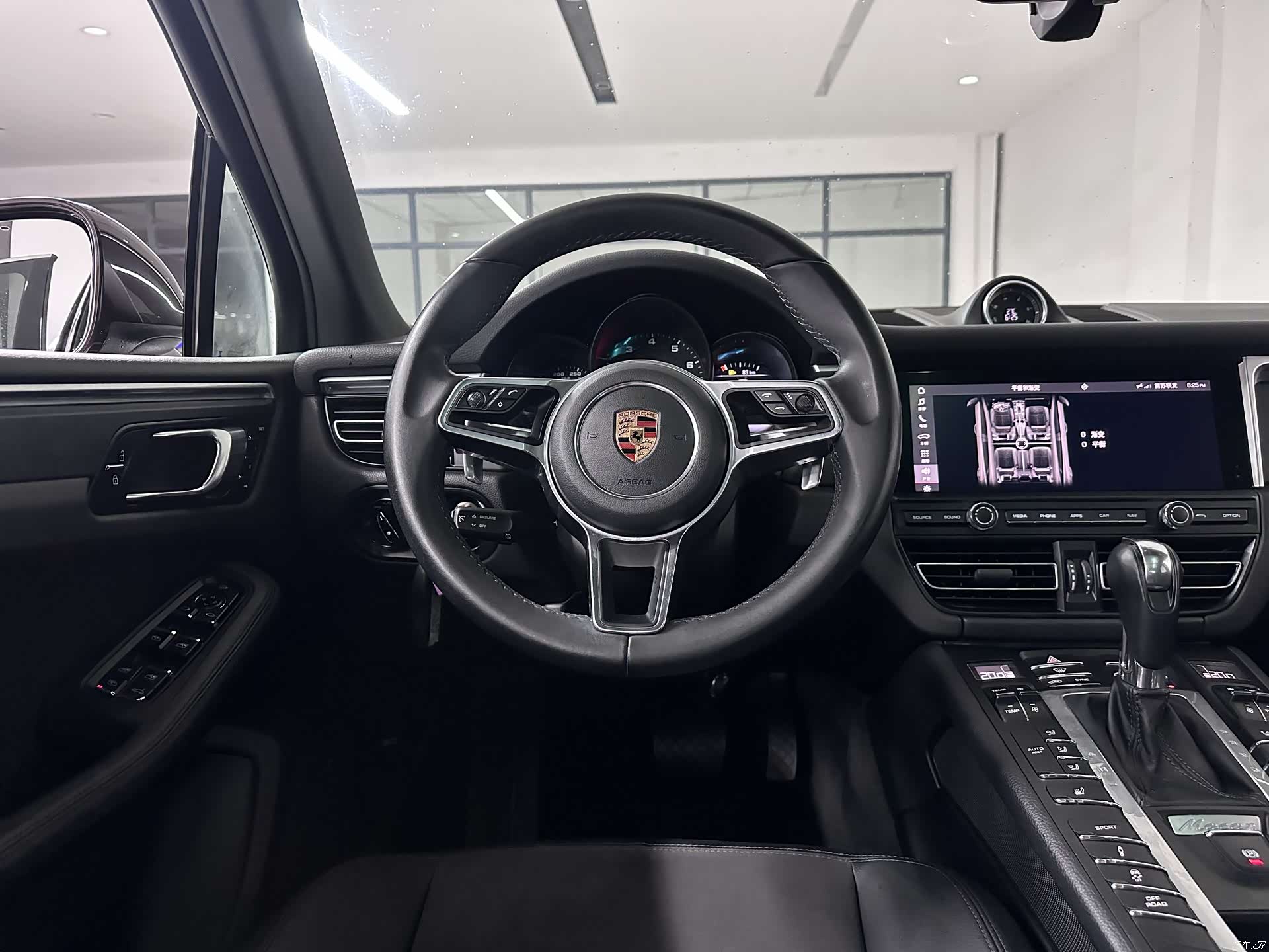 Porsche Macan, 2019 все фото