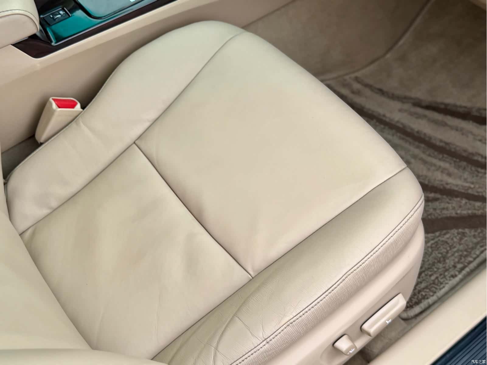 Toyota 2.5V, 2012 14