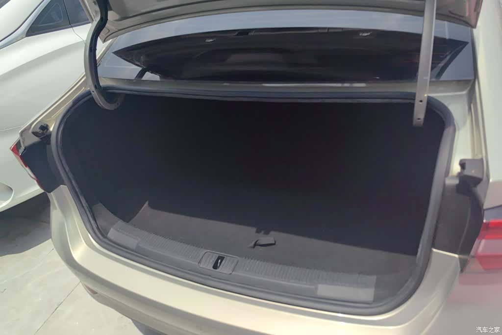 Roewe i5, 2020 4