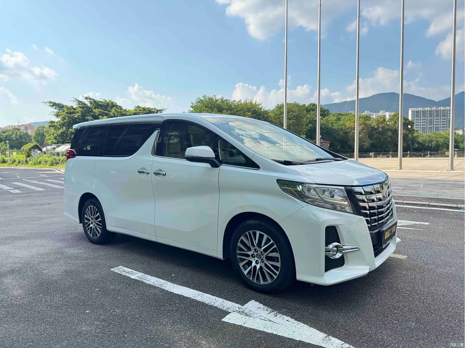 Toyota Alphard, 2017 3