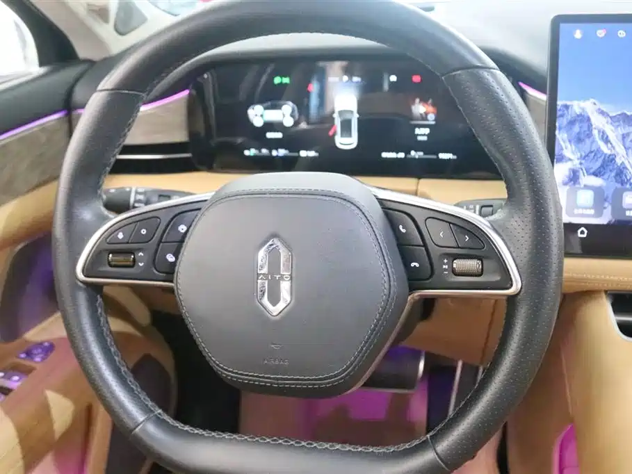 AITO Ask the world M5