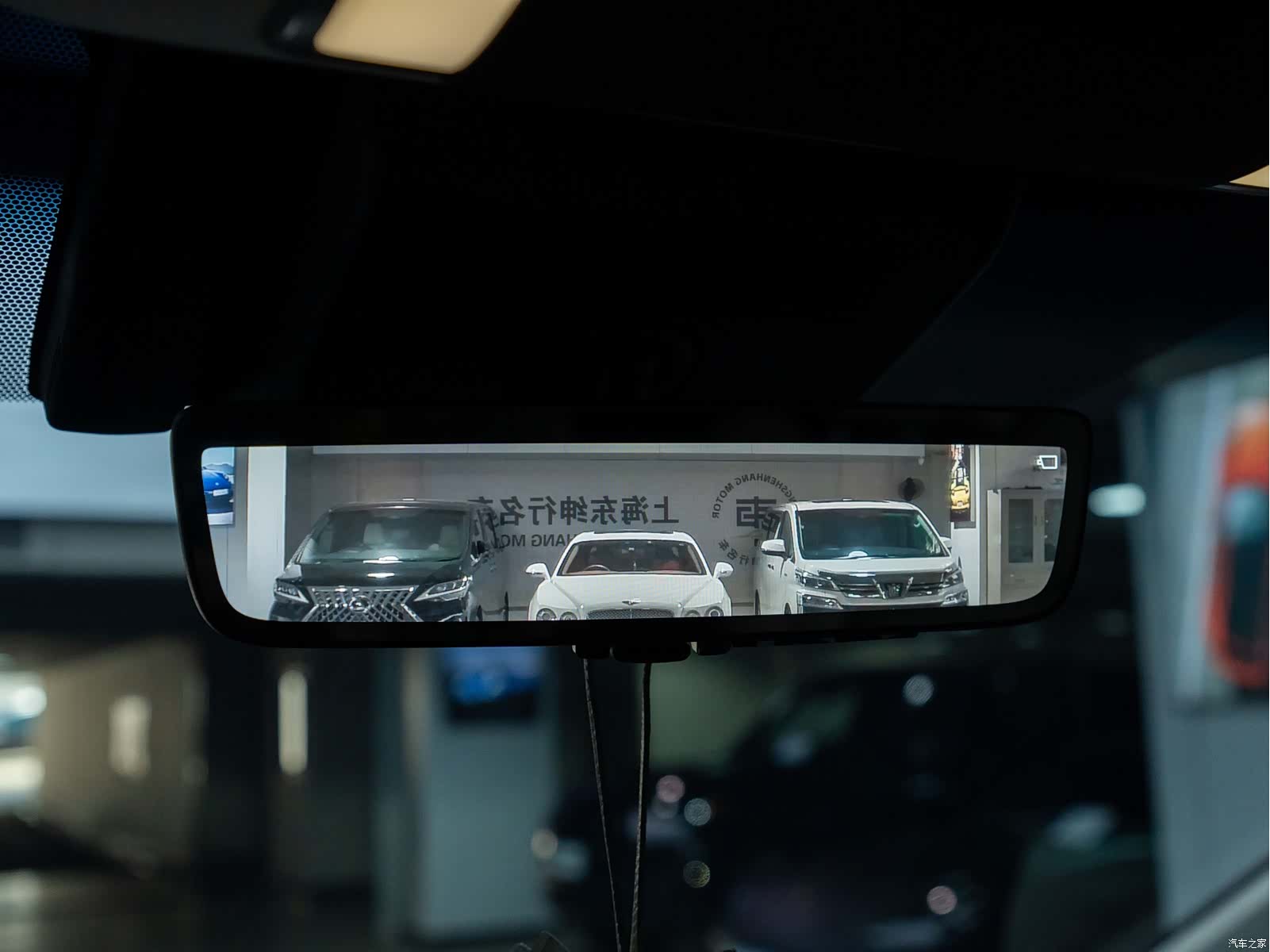 Lexus LM, 2025 11