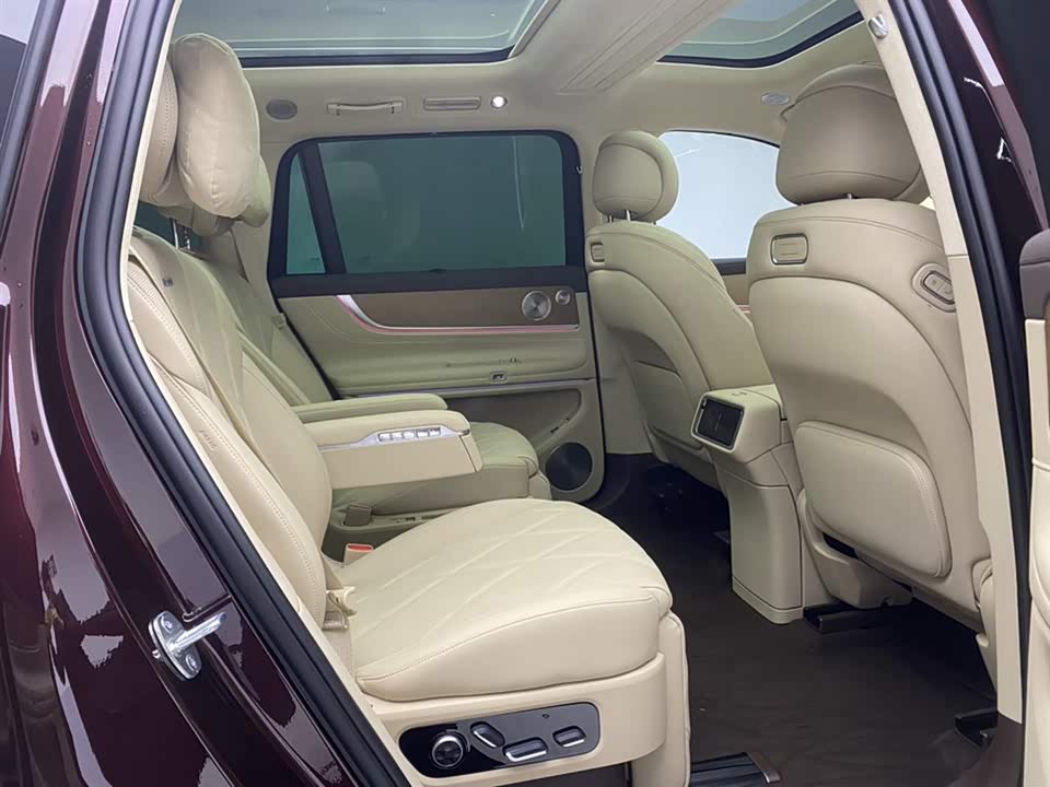 AITO Ask the world M9