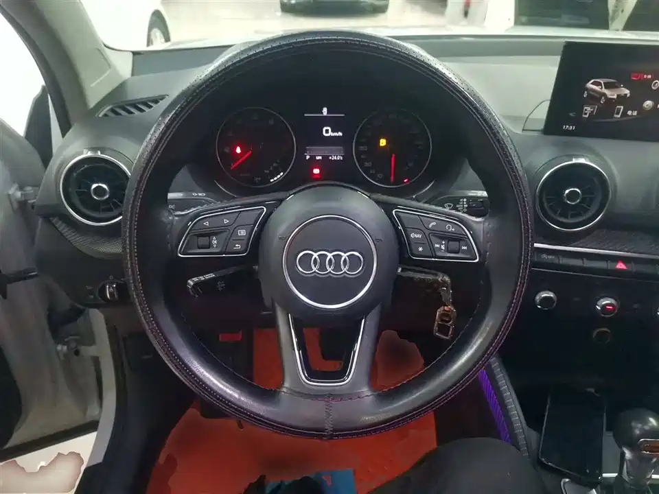 Audi Q2L