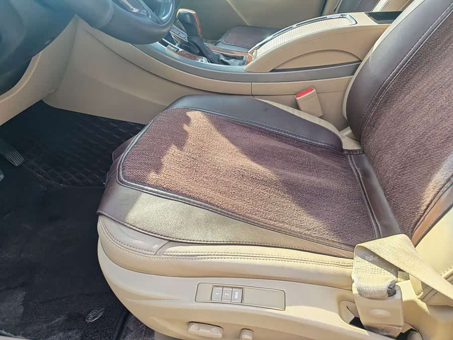 Buick LaCrosse 2011, фото 15