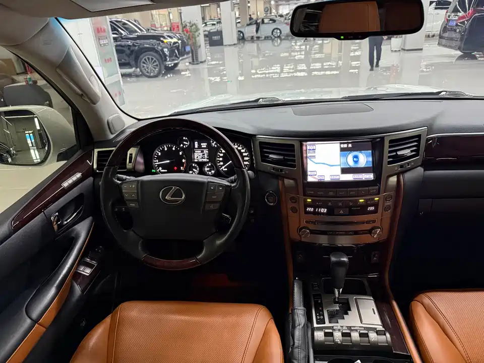Lexus LX