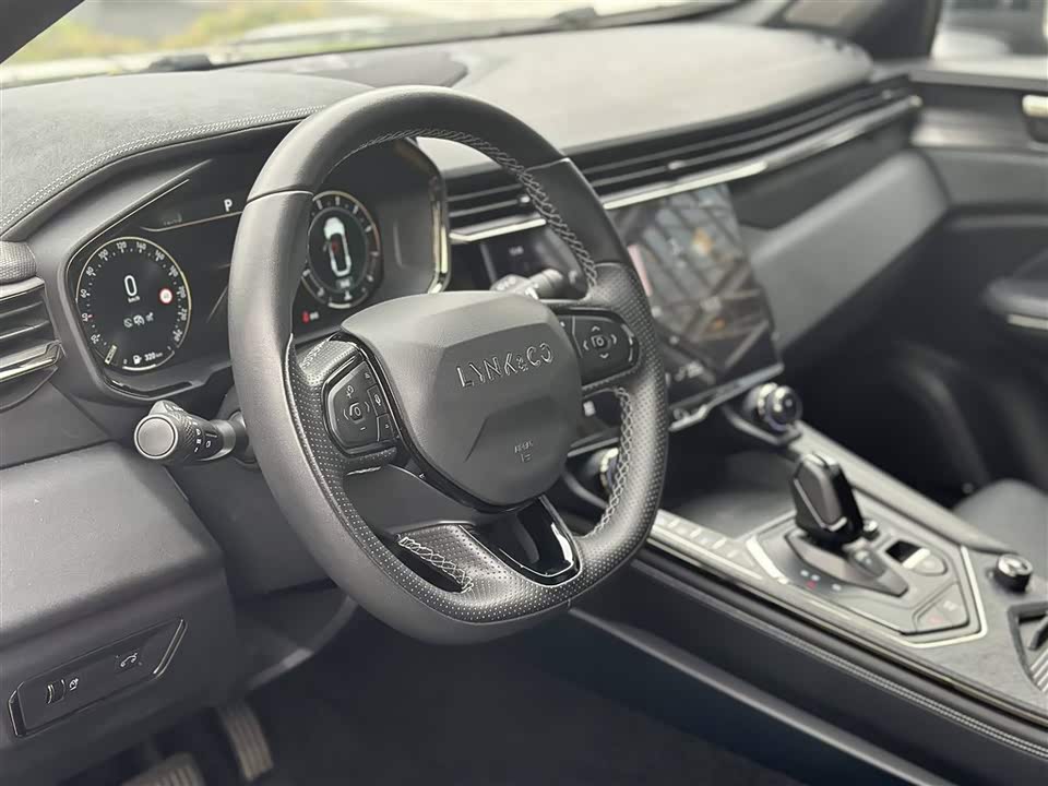 Lynk & Co 01