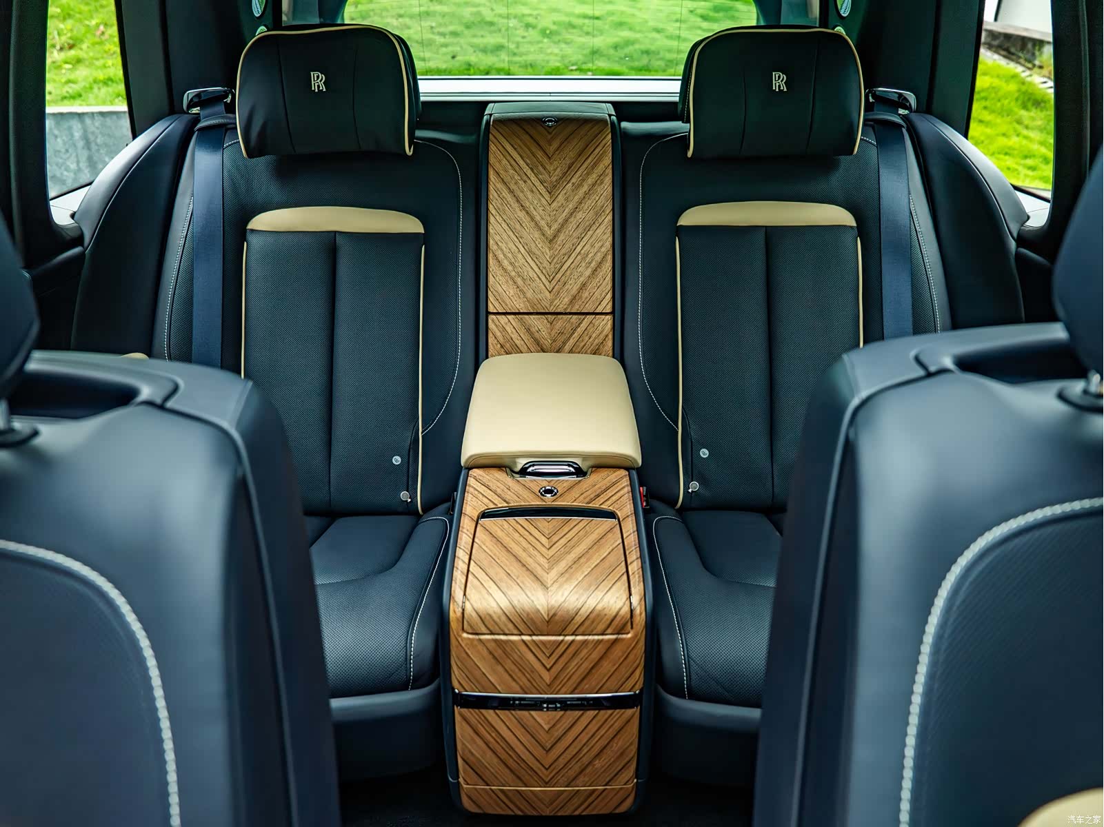 Rolls-Royce Cullinan, 2020 7