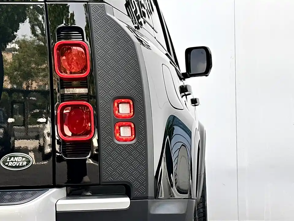 Land Rover guard