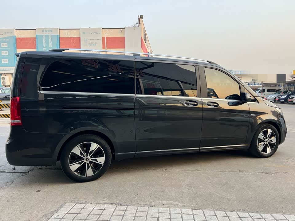 Mercedes-Benz V-class