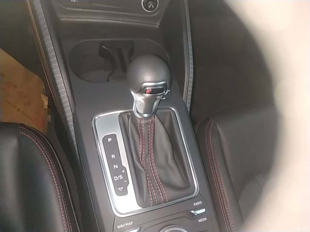 Audi Q2L, 2023 14